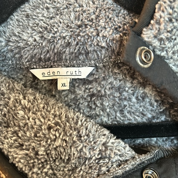 Eden Ruth Pull Over Jacket  |  XL fits like a Large - Picture 3 of 3